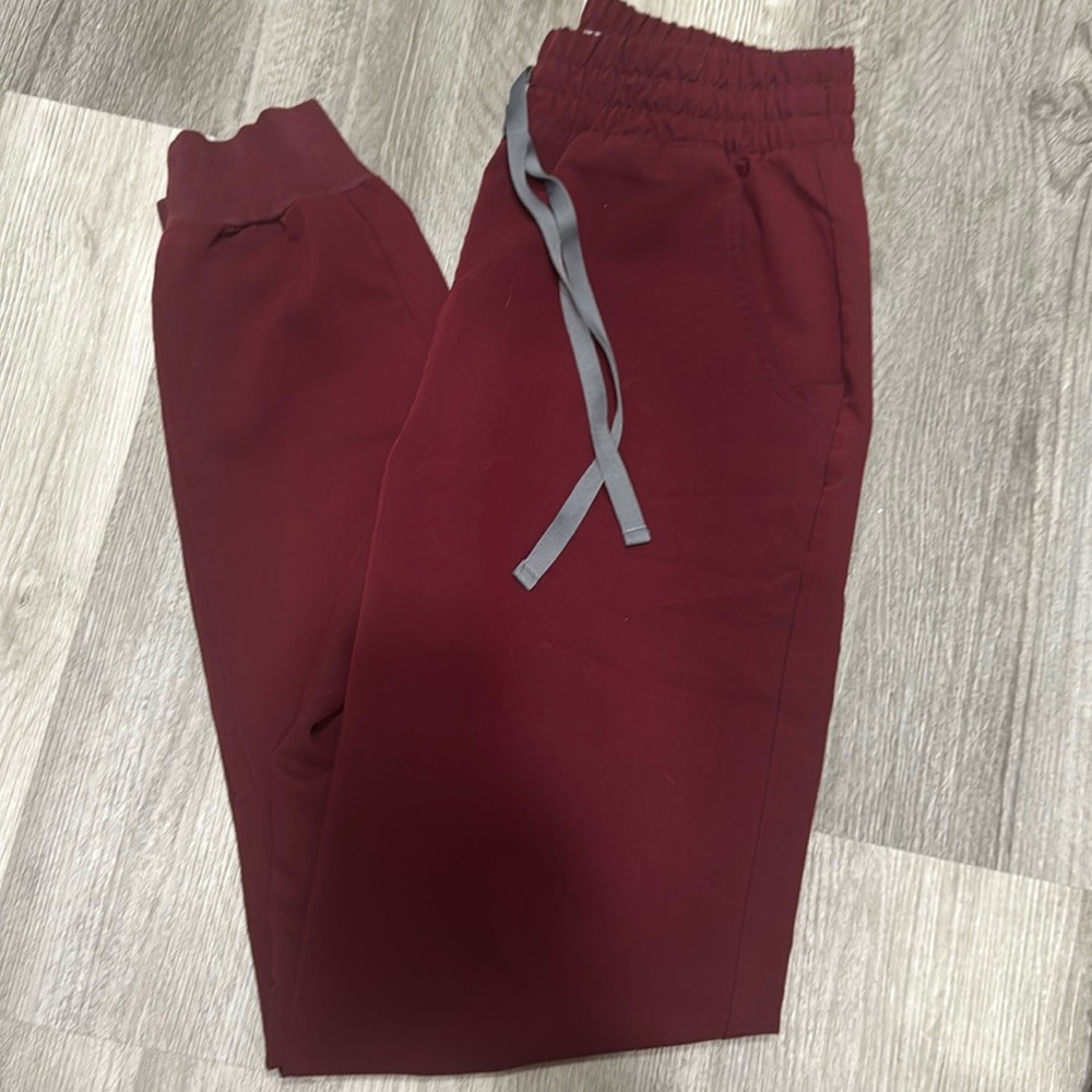 FIGS High Waisted Burgundy Jogger Pants - Size Small Tall